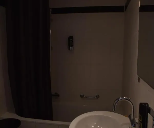 De La Frontière Hotel 3*